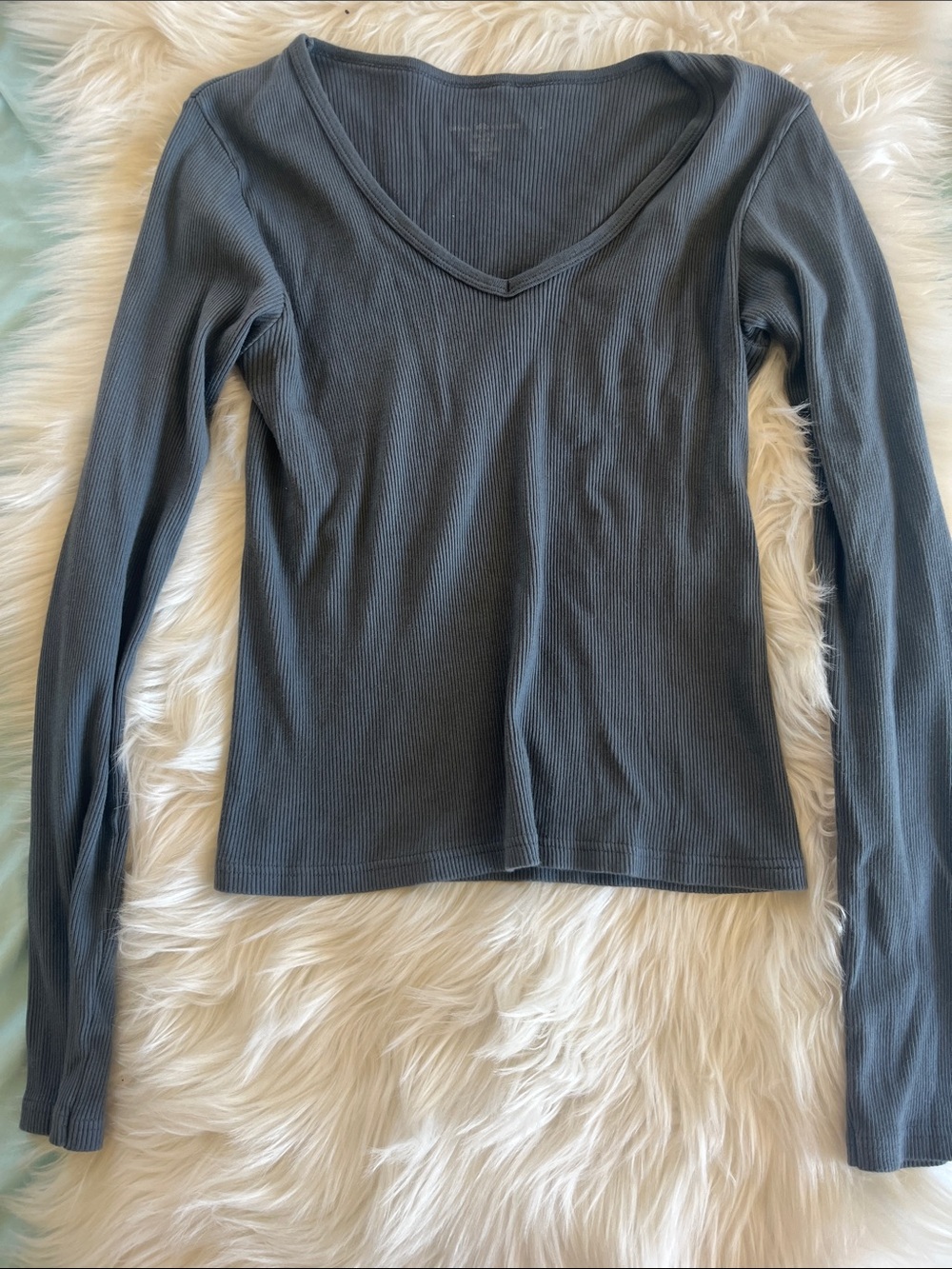 Brandy 💯 % cotton Long-Sleeve Ribbed V-Neck Top in Gray